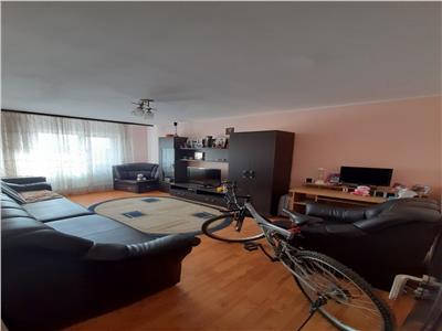 Vanzare apartament 3 camere, zona Paltinis (ID 682)