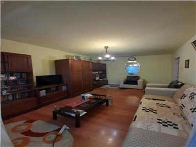 Vanzare apartament 3 camere si 2 bai, zona Bulevardul Bucuresti