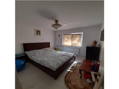 Apartament 3 camere zona Malu Rosu
