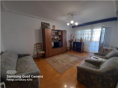 Apartament 3 camere/ 2 bai in zona Malu Rosu