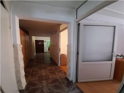 apartament 3 camere zona 9 Mai