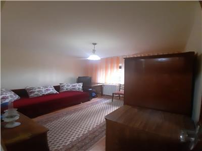 Apartament 3 camere de inchiriat zona Cina