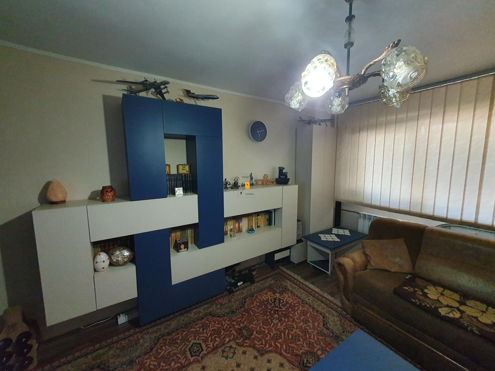 Apartament 3 camere zona Vest