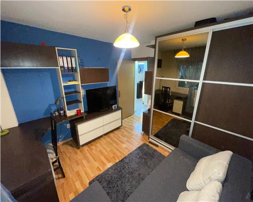 Inchiriere apartament  4  camere zona 9 Mai