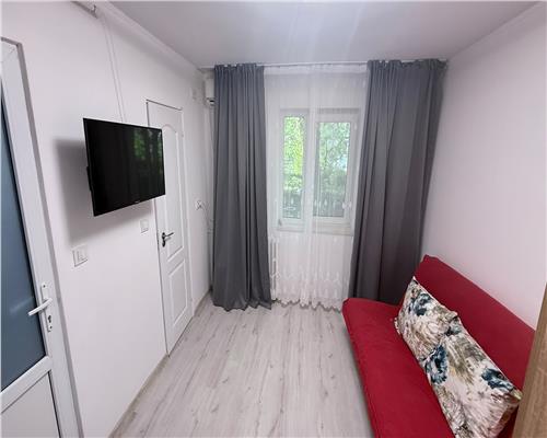 Garsoniera zona Vest