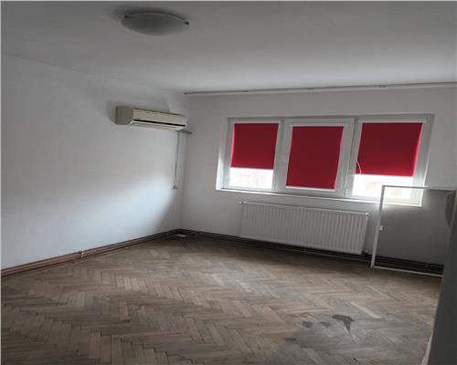 Apartament 3 camere zona Vest