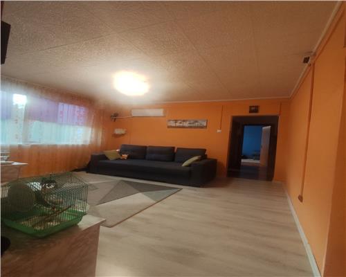 Apartament 3 camere zona Andrei Muresanu