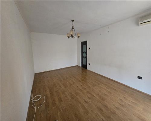 Apartament 3 camere zona Bariera Bucov