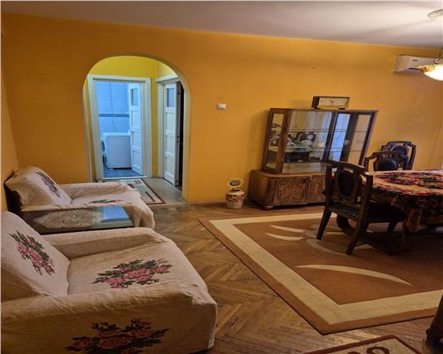 Apartament 3 camere zona Mall Mercur